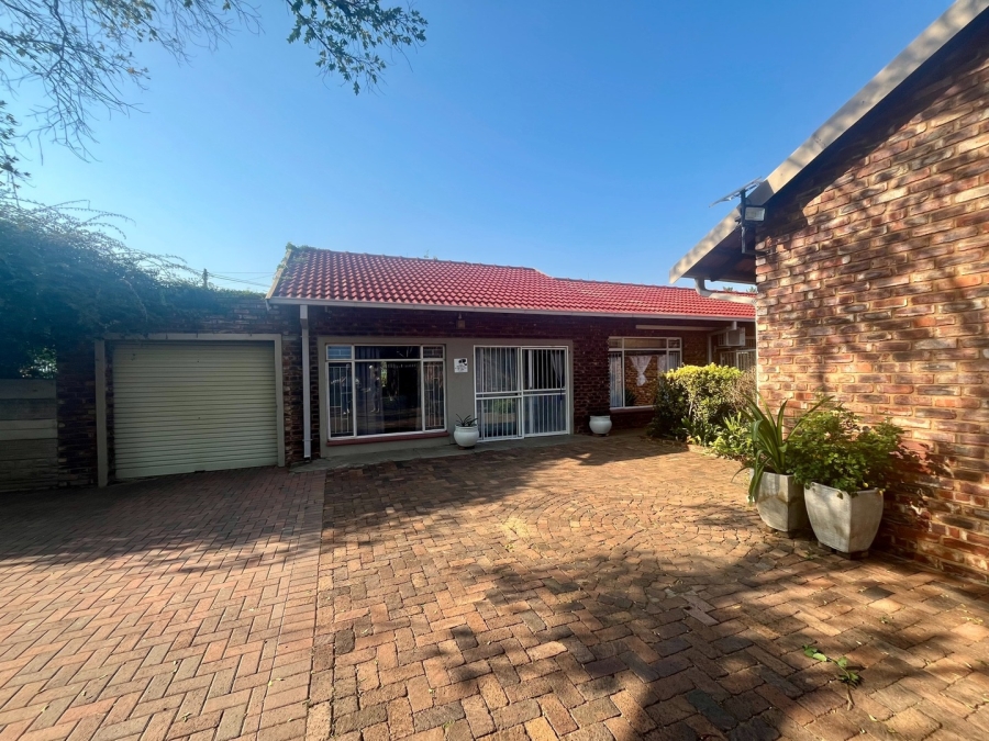 3 Bedroom Property for Sale in Flamwood North West